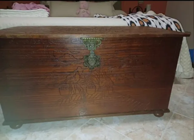 Precioso baúl restaurado, pintado con incrustacion