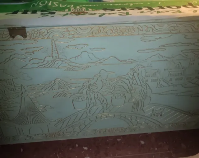 Precioso baúl restaurado, pintado con incrustacion