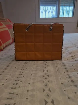 Bolso mostaza acolchado
