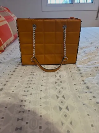 Bolso mostaza acolchado