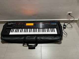 Teclado Sintetizador Roland Juno-G