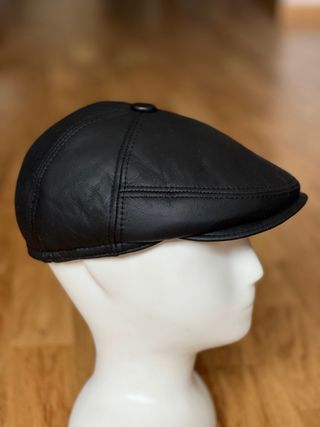 Boina de piel negra