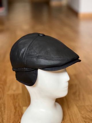 Boina de piel negra
