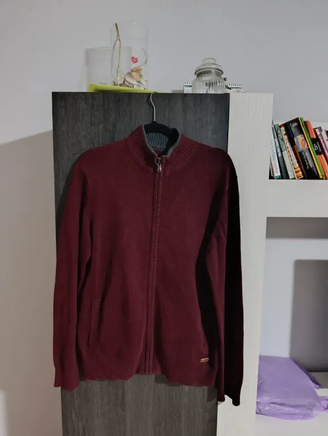 Cárdigan de hombre bordeó