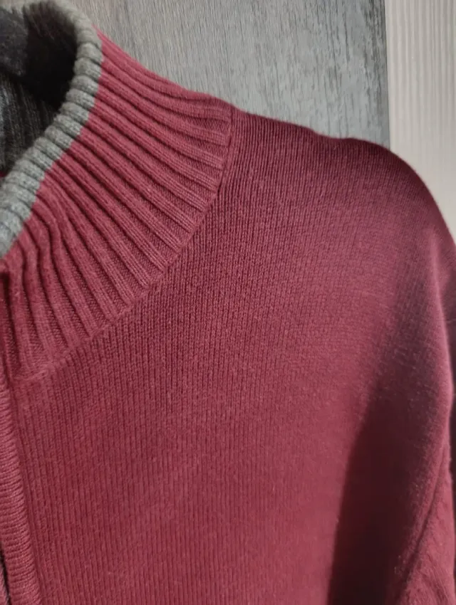 Cárdigan de hombre bordeó