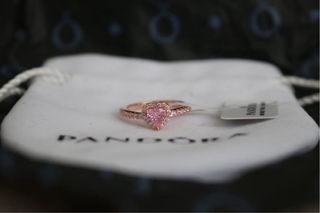 Anillo corazón rosa pandora