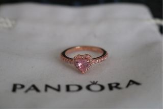 Anillo corazón rosa pandora