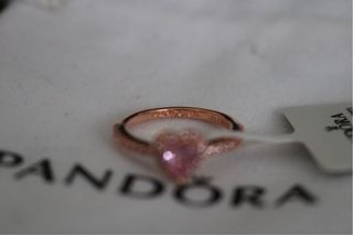 Anillo corazón rosa pandora
