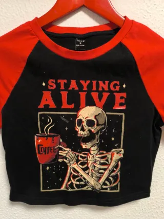 Camiseta Crop Staying Alive