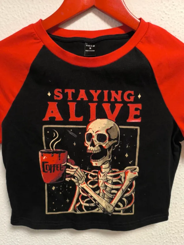 Camiseta Crop Staying Alive