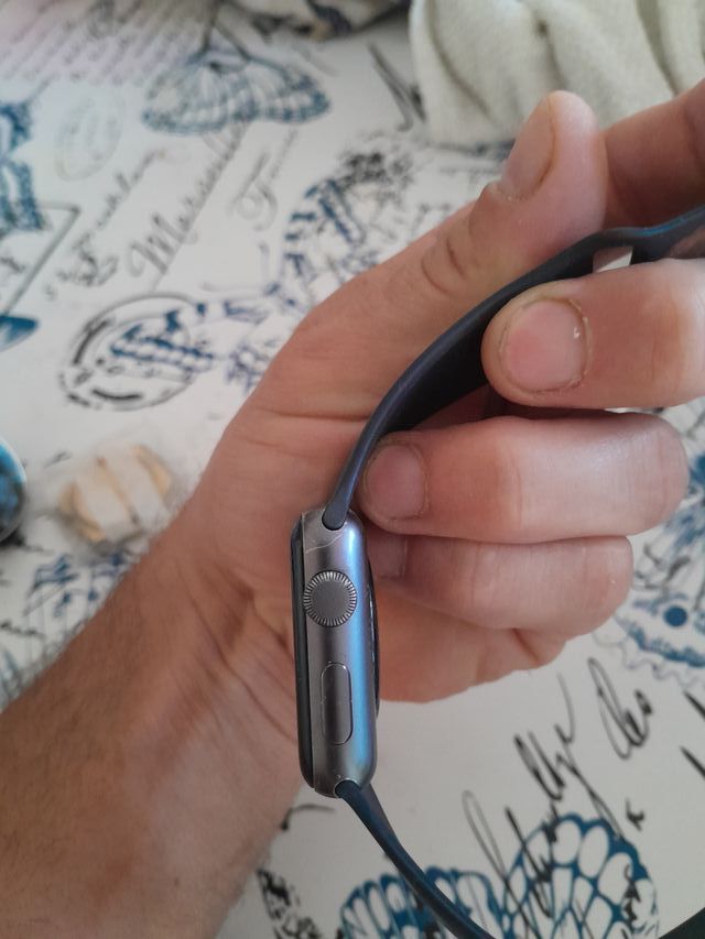 Reloj inteligente gris