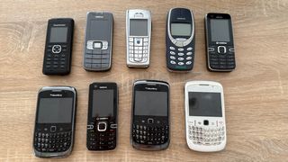 Set di telefoni cellulari Nokia, BlackBerry, Sony Erica Vintage