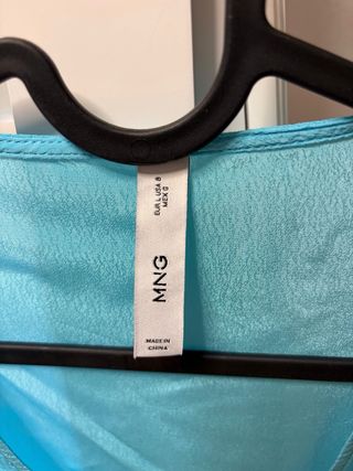 Blusa Mango volantes escote azul Talla L