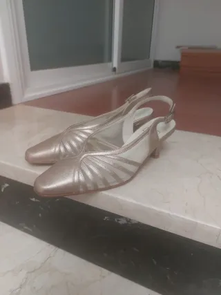 Zapatos de vestir dorados T.36