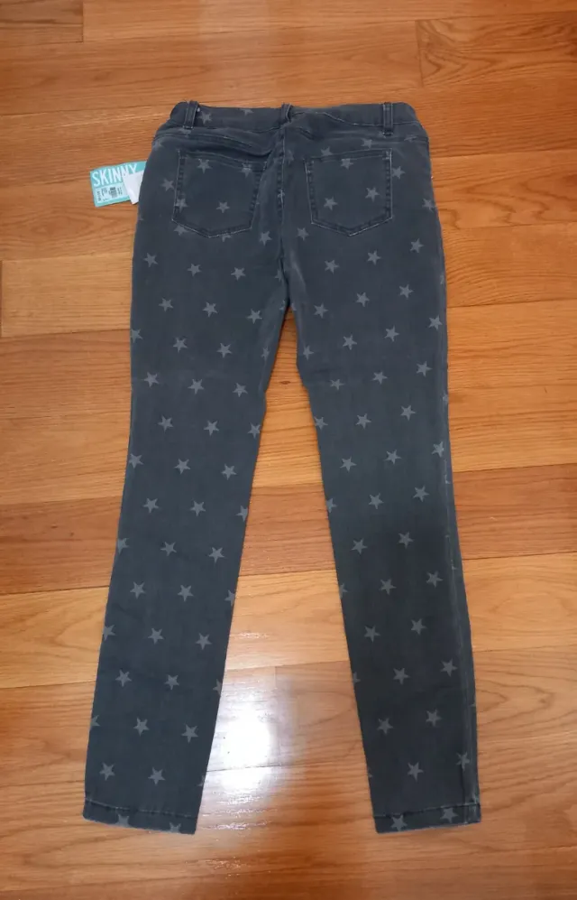Pantalones skinny grises con estrellas