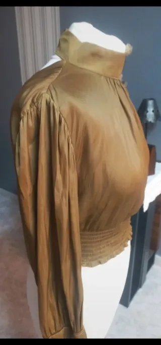 Camisa Zara verde oliva cuello alto
