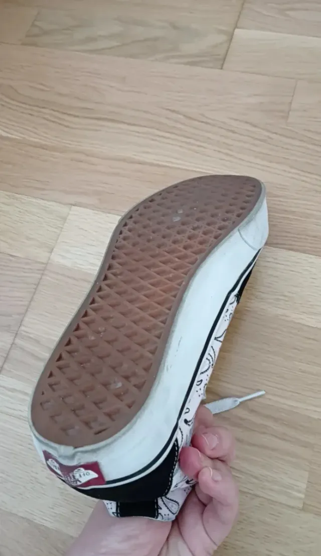 Vans Sk8-hi negras y rosas.