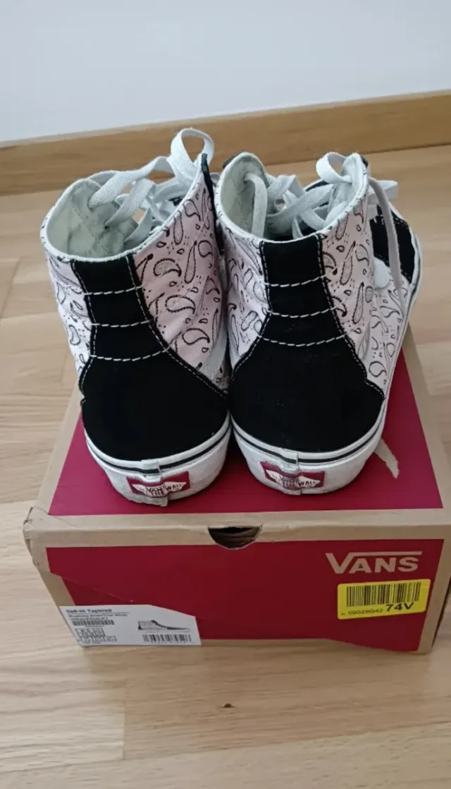 Vans Sk8-hi negras y rosas.