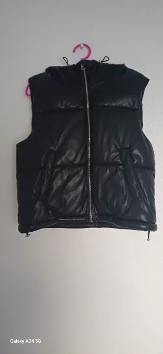 Chaleco acolchado con capucha