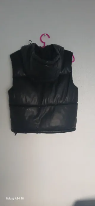 Chaleco acolchado con capucha