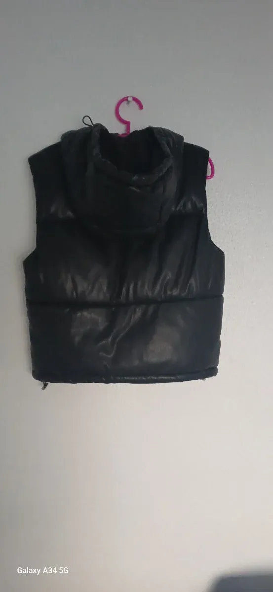 Chaleco acolchado con capucha