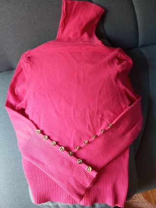 Maglia fucsia collo alto con bottoni