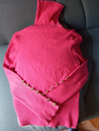 Maglia fucsia collo alto con bottoni