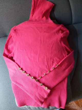 Maglia fucsia collo alto con bottoni
