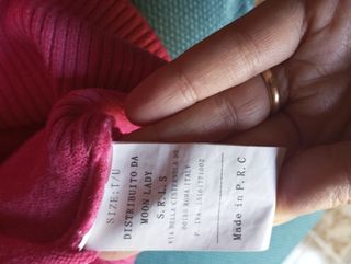 Maglia fucsia collo alto con bottoni