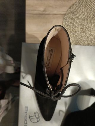 Molto basso!!!! Nuovi stivali neri Prada