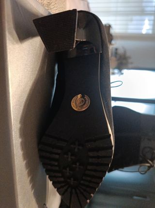 Molto basso!!!! Nuovi stivali neri Prada