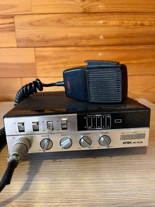Emisora Intek 49 Plus CB Radio.