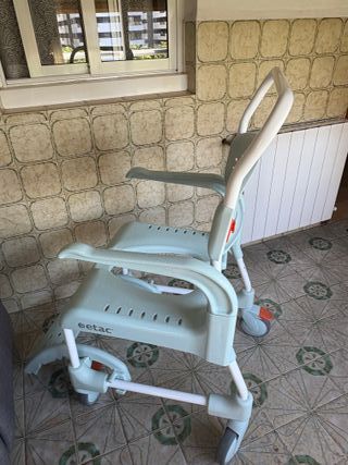 Sedia a rotelle per WC e doccia NUOVA DI ZECCA