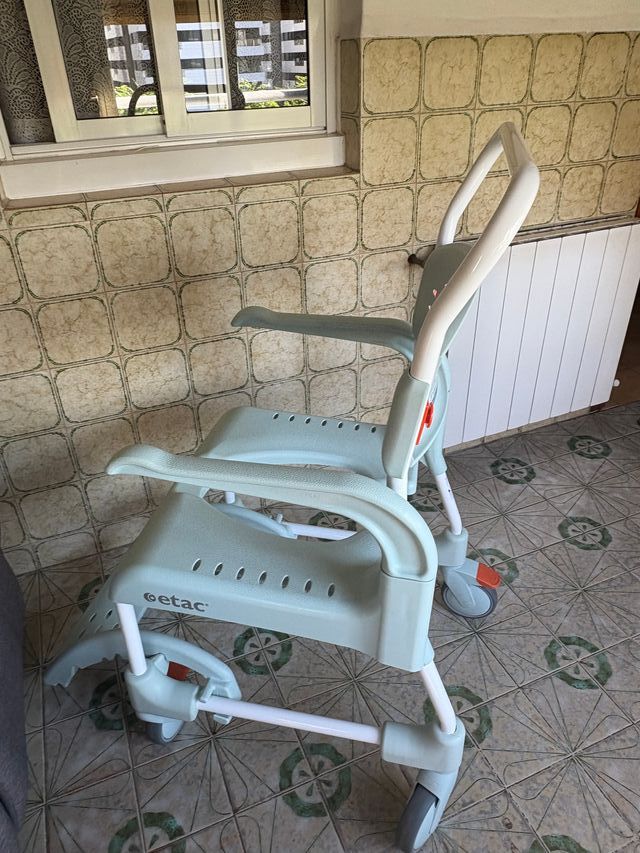 Sedia a rotelle per WC e doccia NUOVA DI ZECCA 