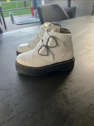 Botas Dr. Martens Corazón Blanco Talla 37