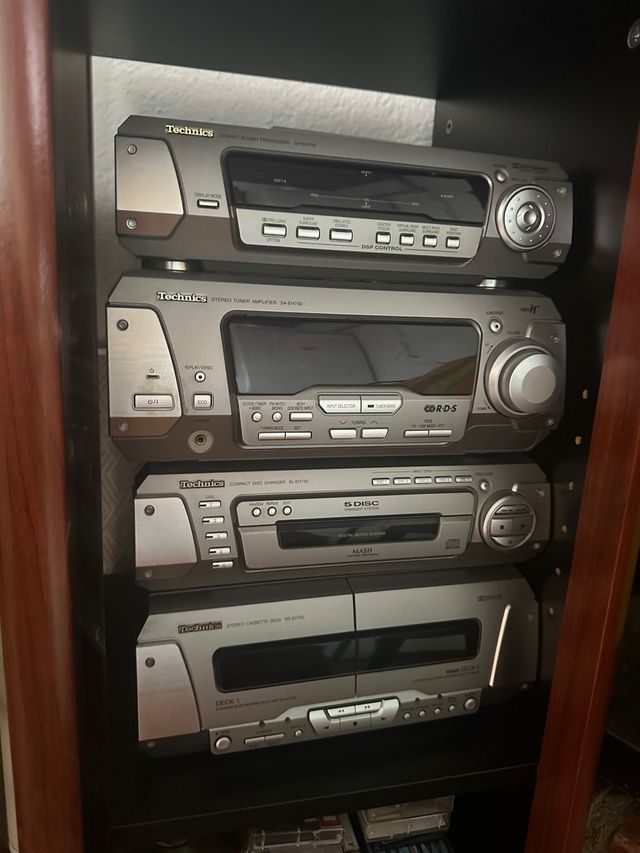 Mini cadena Technics años 90 con mueble