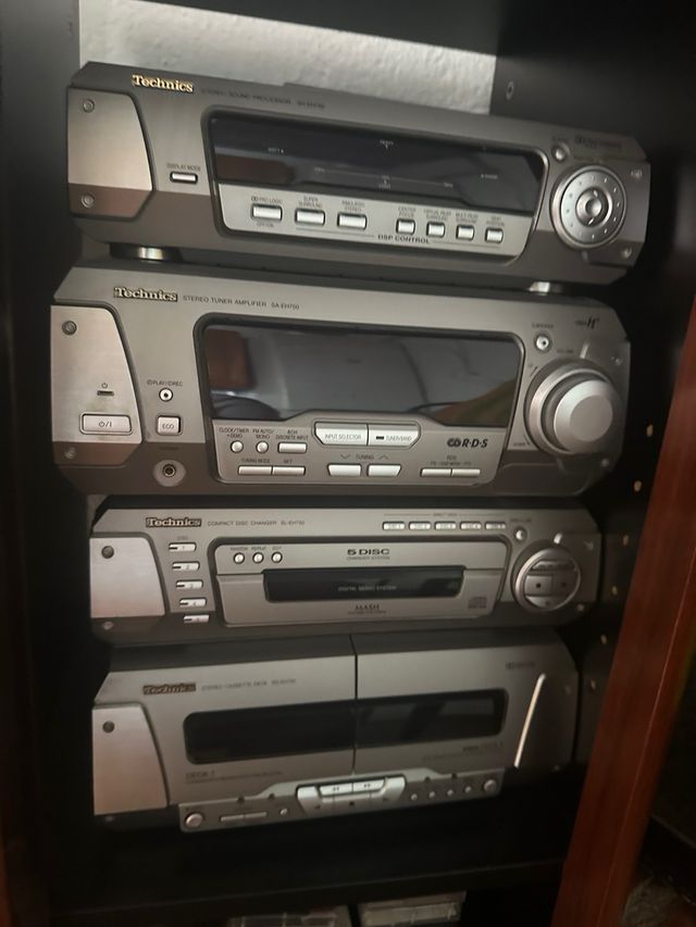 Mini cadena Technics años 90 con mueble