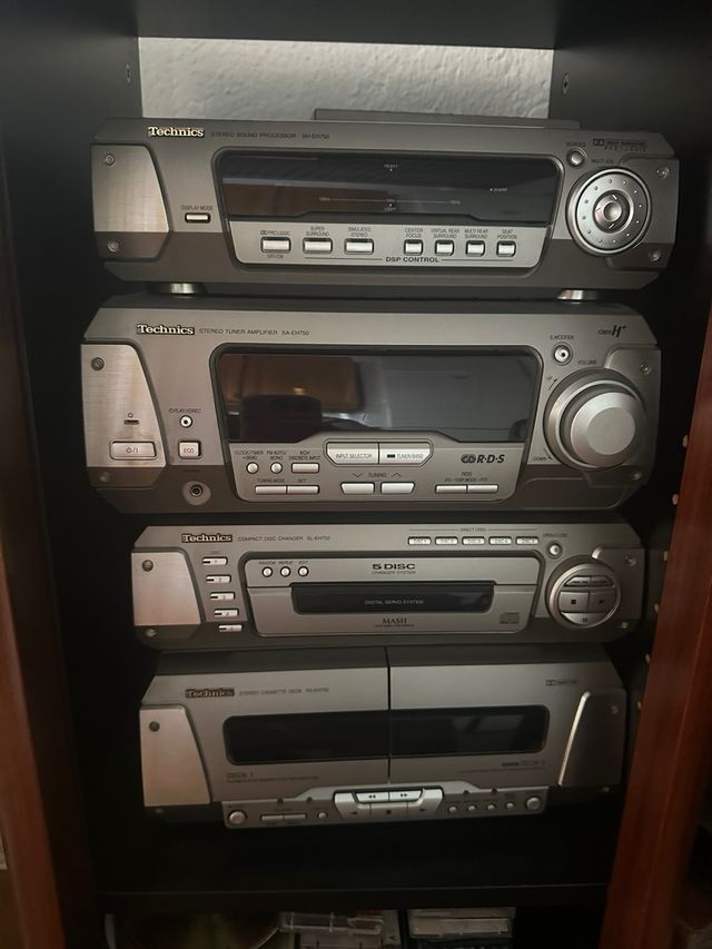 Mini cadena Technics años 90 con mueble