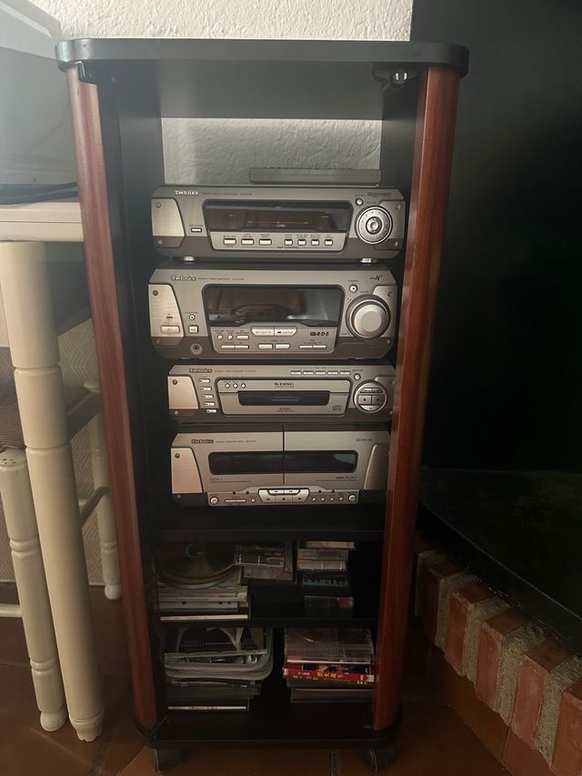 Mini cadena Technics años 90 con mueble