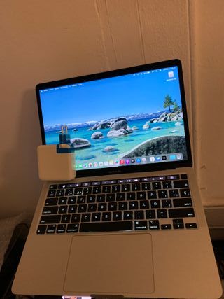 Macbook Pro 13" 2020 Retina touch bar macOs Tahoe