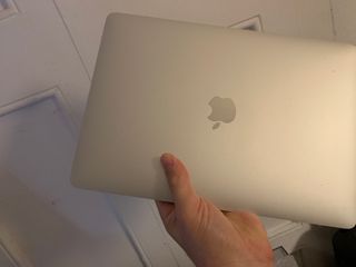 Macbook Pro 13" 2020 Retina touch bar macOs Tahoe