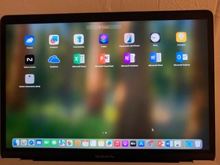 Macbook Pro 13" 2020 Retina touch bar macOs Tahoe