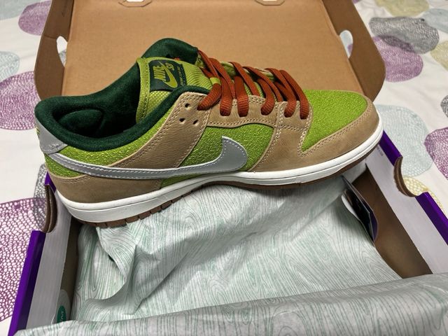 Nike SB Dunk Low Sesame Metallic Silver Pear