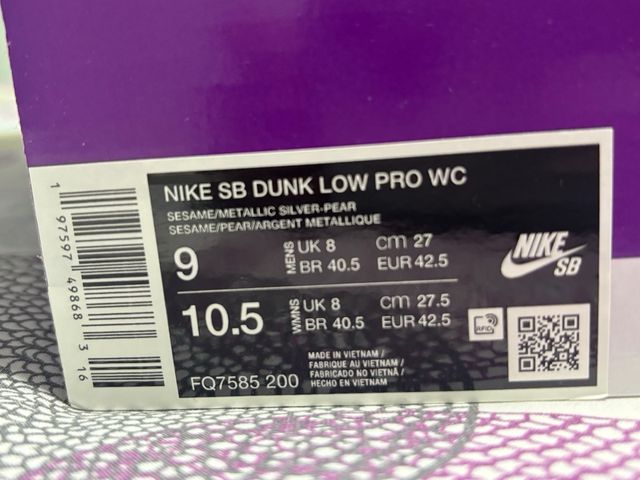 Nike SB Dunk Low Sesame Metallic Silver Pear