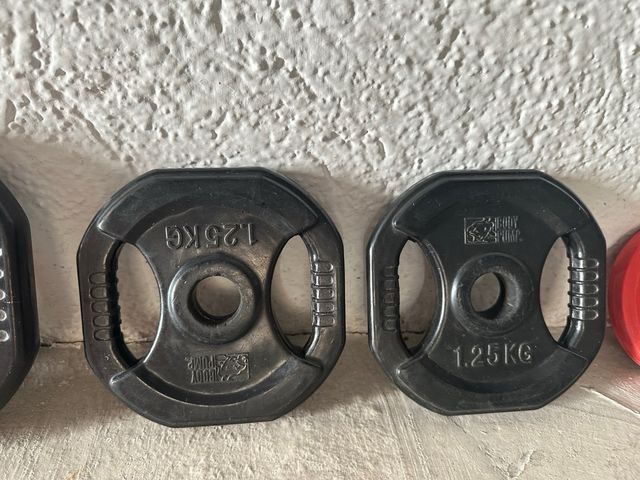 Barra de pesas con discos