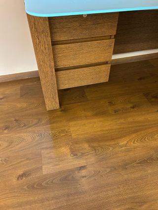 Scrivania in legno e vetro