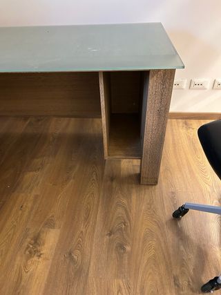 Scrivania in legno e vetro