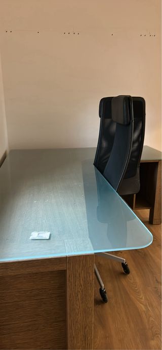 Scrivania in legno e vetro