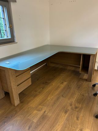 Scrivania in legno e vetro