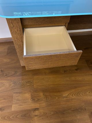 Scrivania in legno e vetro